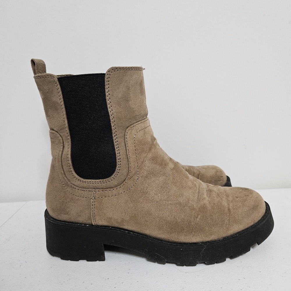 Old Navy Boots Womens 6 Mocha Latte Chunky Chelsea Lug Sole Faux Suede Tan